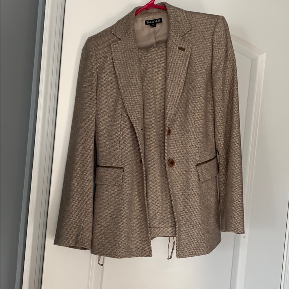 Size 4 Tahari Pant suit